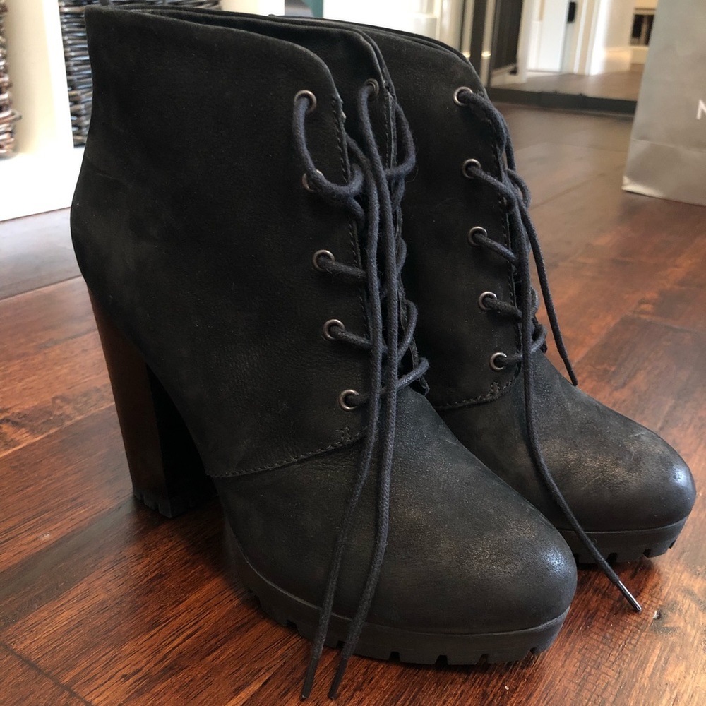 Steve Madden platform bootie “Ricca”